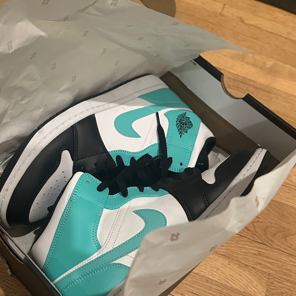 🌴🌴!!! NIB Air Jordan 1 Mid Tropical Twist